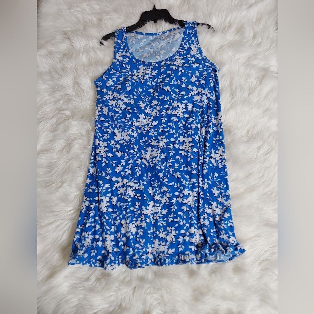 Draper James Sleeveless blue/ white floral with ruffled hem‎